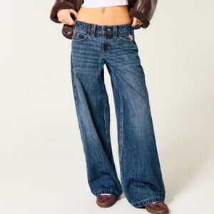 Hollister - Low-Rise Super Baggy Jeans